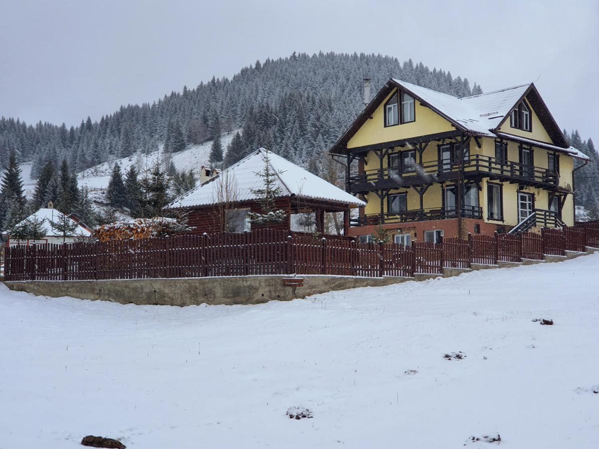 Casa Cerbul Villa ฟุนดาตา ภายนอก รูปภาพ