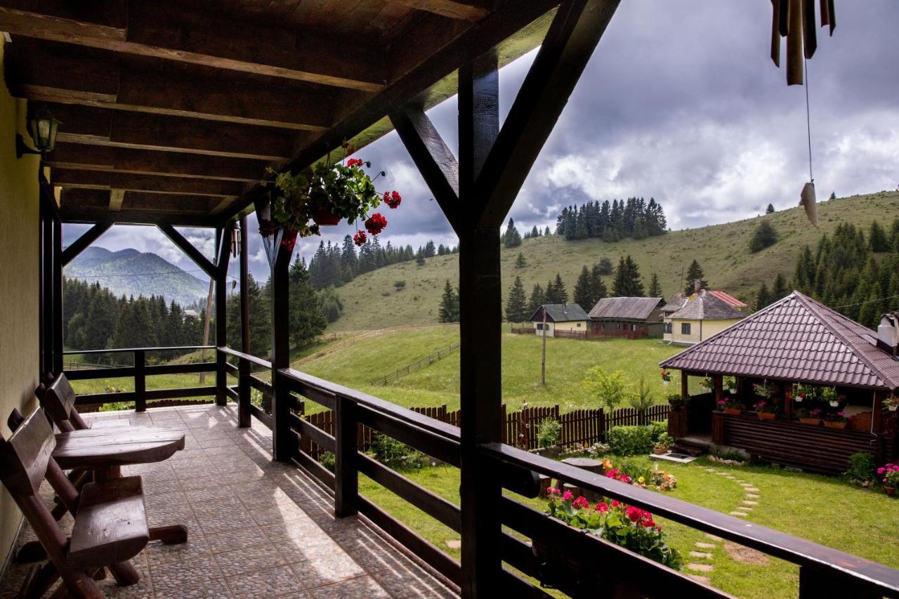Casa Cerbul Villa ฟุนดาตา ภายนอก รูปภาพ