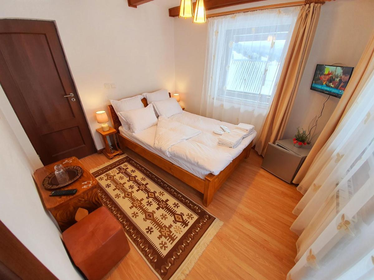 Casa Cerbul Villa ฟุนดาตา ภายนอก รูปภาพ