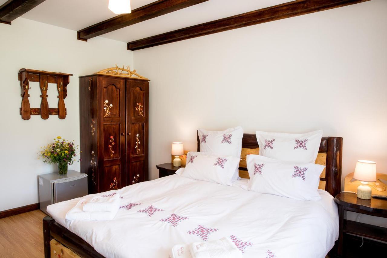 Casa Cerbul Villa ฟุนดาตา ภายนอก รูปภาพ